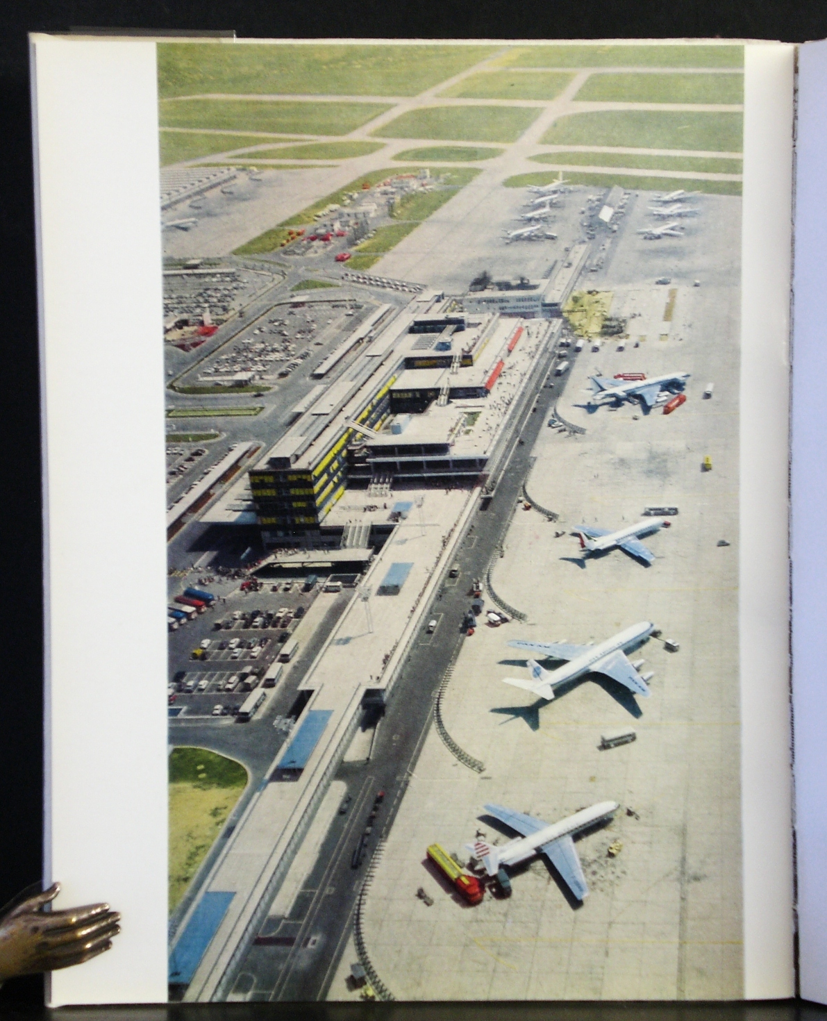 L'aeroport de Paris présente la nouvelle aérogare d'Orly (1961)