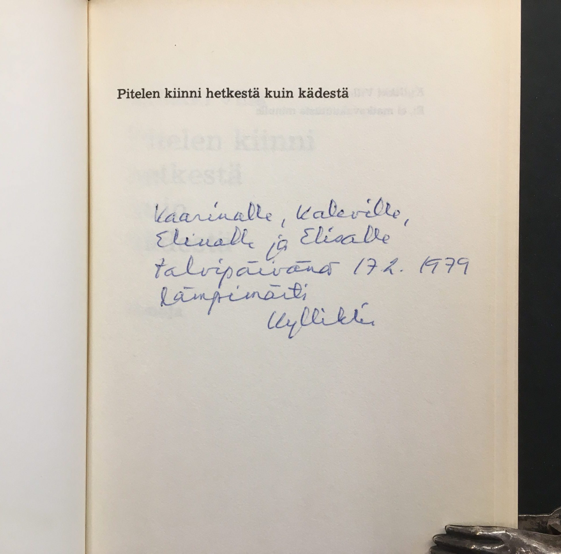 Villa, Kyllikki: Pitelen kiinni hetkestä kuin kädestä (*omiste) - Image 2